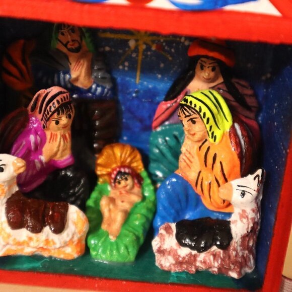 Nativity Scene Diorama Retablo Wood Box Peruvian Folk Art 4" Tall - Picture 5 of 8